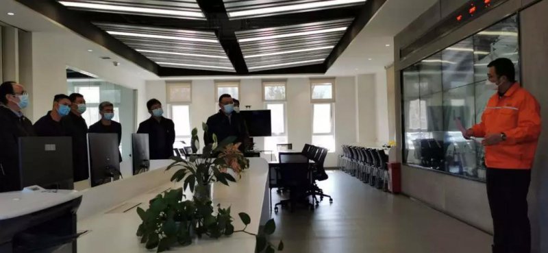 自治區(qū)交通廳黨委書(shū)記、廳長(zhǎng)曹志斌及中衛(wèi)市相關(guān)領(lǐng)導(dǎo)到我公司調(diào)研